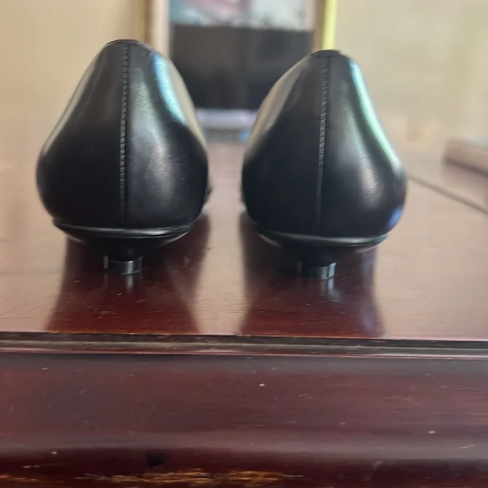 Loft Women’s dress  shoes leather new  tiny heels - Picture 3 of 8